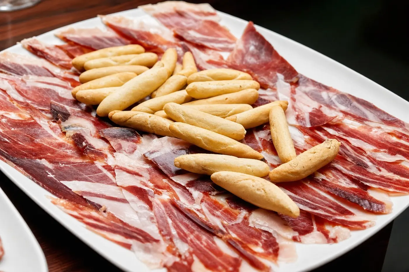 Jamón ibérico al corte con picos de pan
